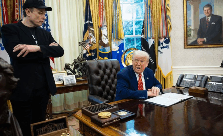 Musk pierde casi 27,000 mdd tras disputa con Trump
