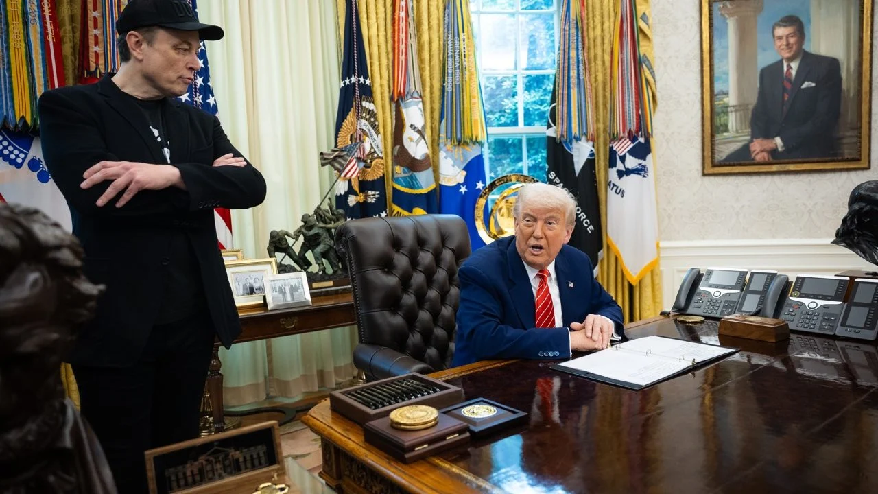 Musk pierde casi 27,000 mdd tras disputa con Trump